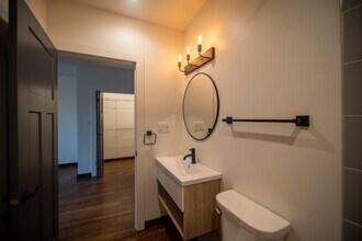 2045 Calvert St, Unit Floor 2 in Detroit, MI - Foto de edificio - Building Photo