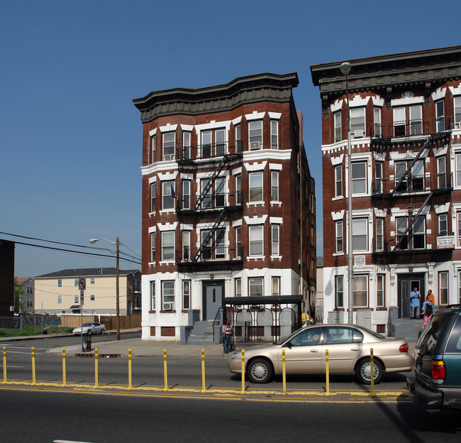 1205 Broad St in Newark, NJ - Foto de edificio - Building Photo