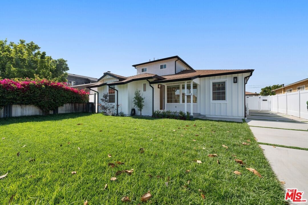 12259 Collins St in Los Angeles, CA - Building Photo