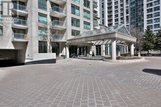 21 Hillcrest Ave in Toronto, ON - Building Photo - Building Photo