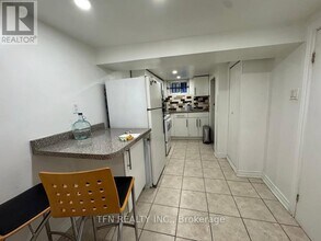 926 Avenue Rd in Toronto, ON - Building Photo - Building Photo