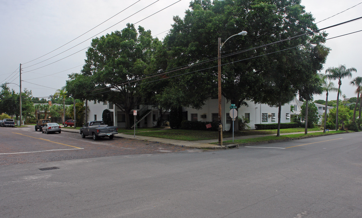 725 2nd St N in St. Petersburg, FL - Building Photo