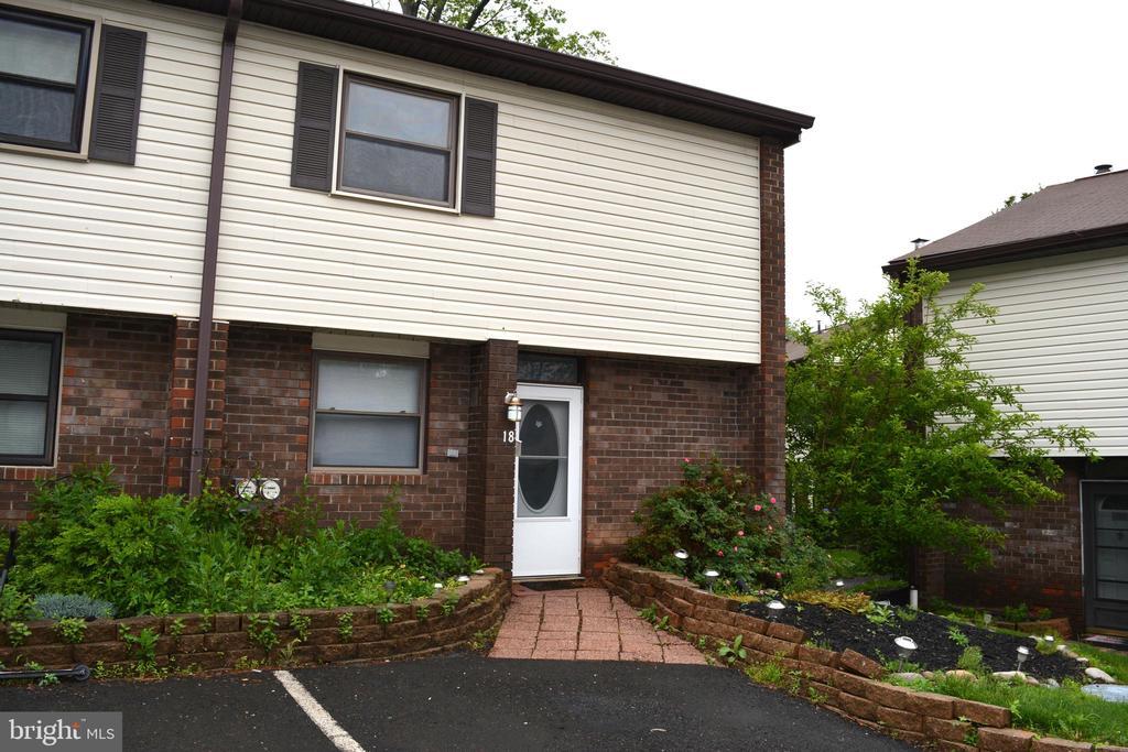 18 Concord Pl in Hatboro, PA - Building Photo