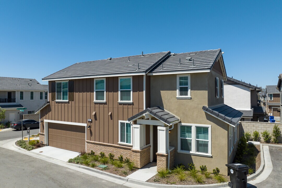 Cascade at Highland Park in Fontana, CA - Building Photo