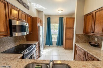 3225 Cypress Glen Way in Naples, FL - Building Photo - Building Photo