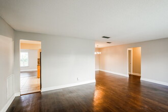 1000 NW 74th Ave in Margate, FL - Building Photo - Building Photo