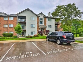 8831 Eagleview Dr, Unit Apt 7 in Beckett Ridge, OH - Building Photo