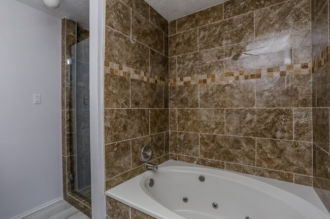 8123 Big Oak Trail Dr