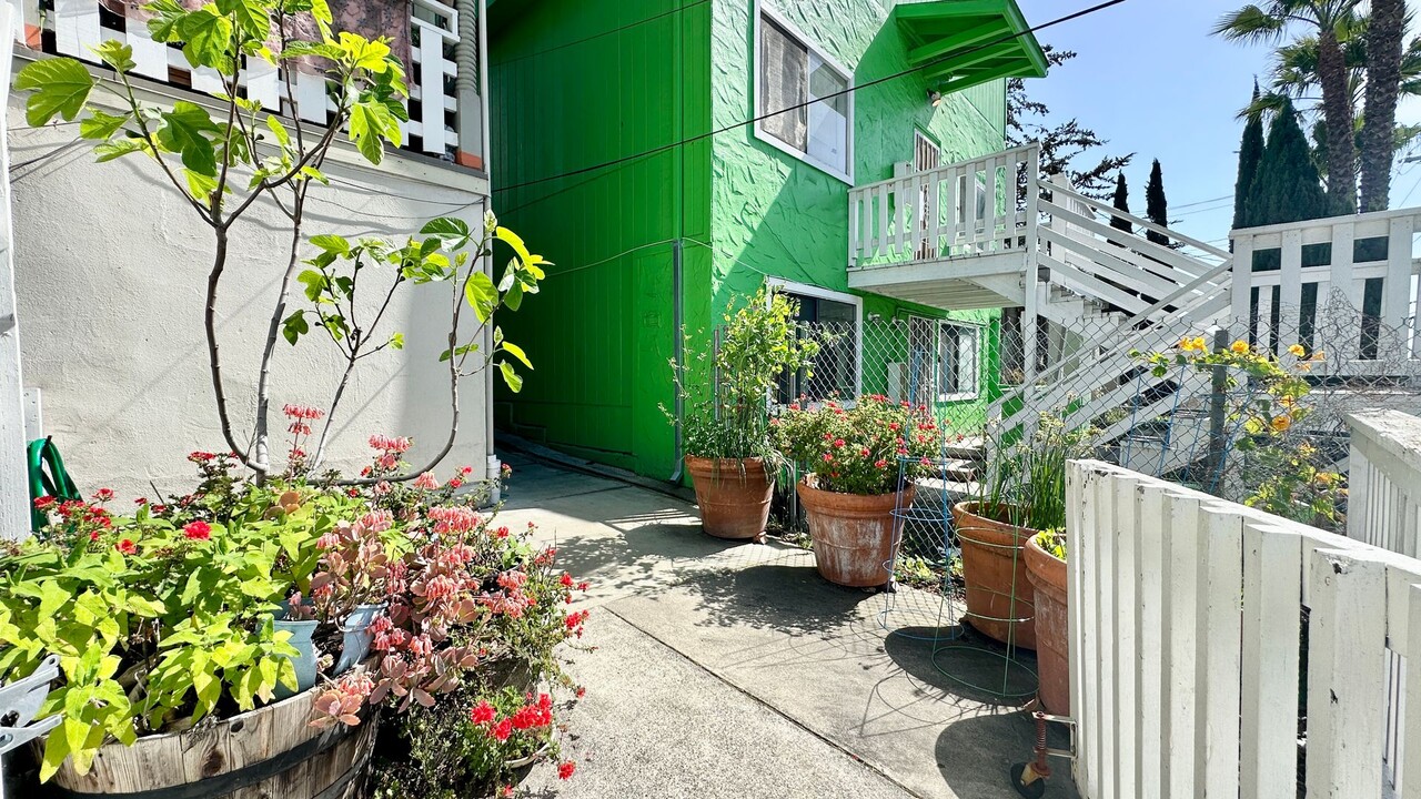 1718 15th Ave in Oakland, CA - Foto de edificio