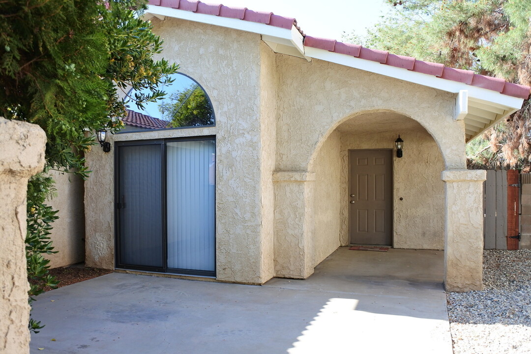 1650 Lauterbach St in Lancaster, CA - Building Photo