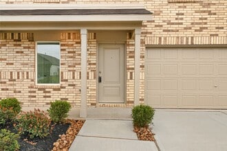 9318 Speckled Trout Dr in Baytown, TX - Building Photo - Building Photo