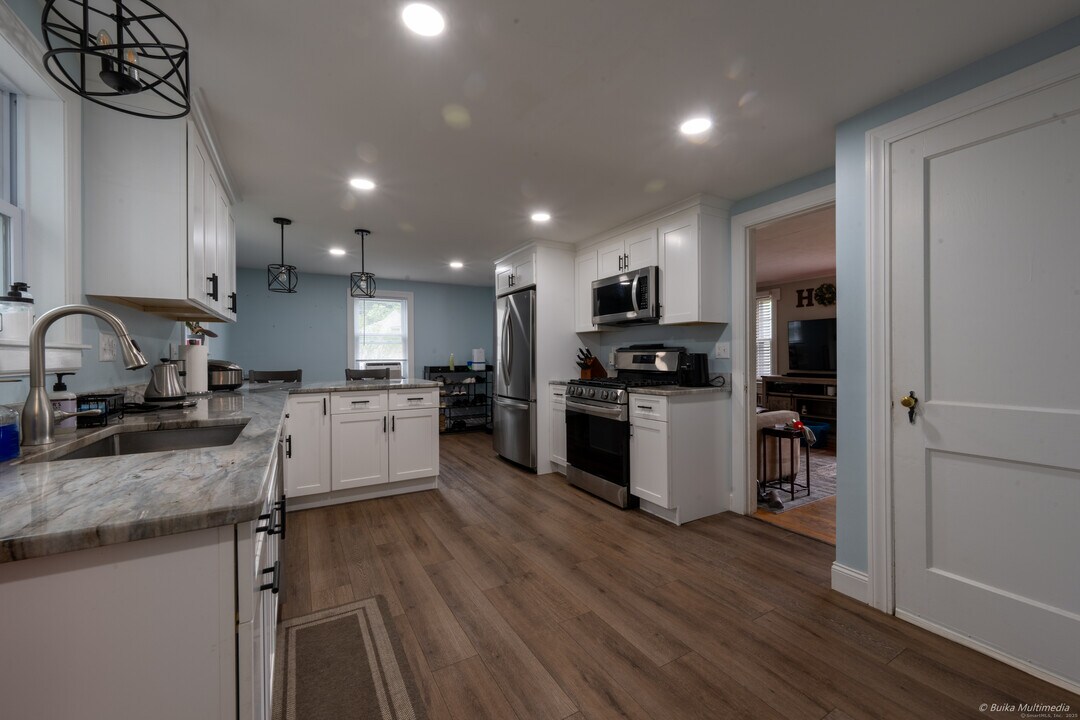 49 Taylor Rd in West Hartford, CT - Building Photo