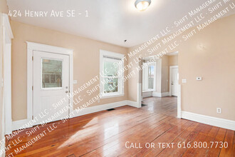 424 Henry Ave SE in Grand Rapids, MI - Foto de edificio - Building Photo
