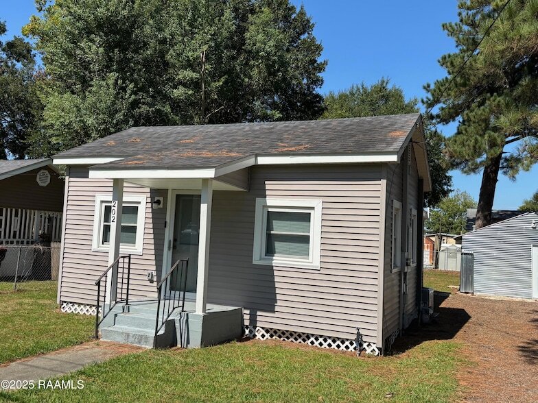 202 Adelma St in Lafayette, LA - Foto de edificio
