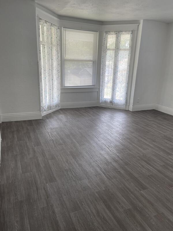 property at 423 E Keys Ave