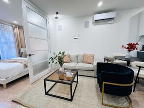 347 E 78th St in New York, NY - Building Photo - Building Photo