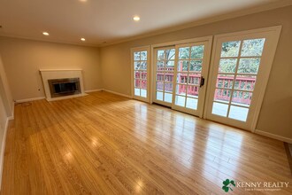 1041 Sunset Dr in San Carlos, CA - Building Photo - Building Photo