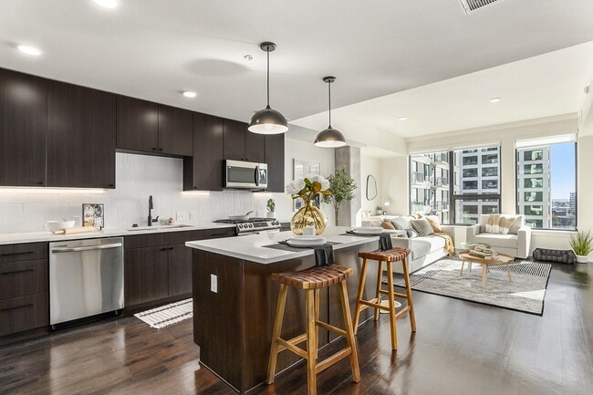 One Seven at Belleview Station in Denver, CO - Foto de edificio - Building Photo