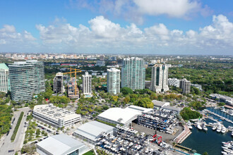 Grove Hill in Miami, FL - Foto de edificio - Building Photo