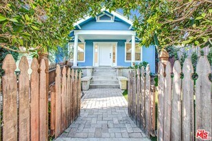 951 Hilldale Ave in West Hollywood, CA - Building Photo