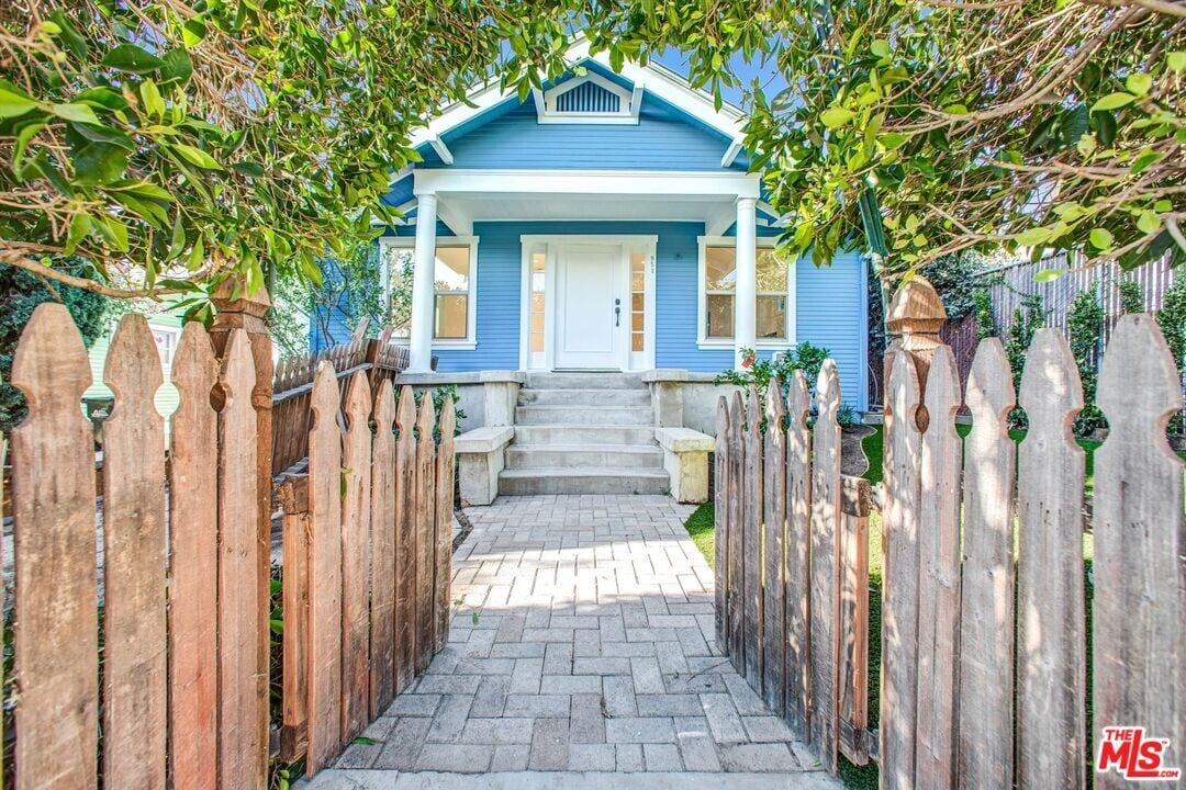 951 Hilldale Ave in West Hollywood, CA - Building Photo