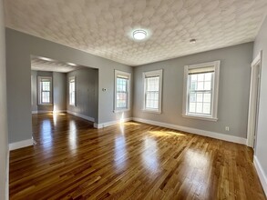 118 Summer St, Unit 2 in Medford, MA - Foto de edificio - Building Photo