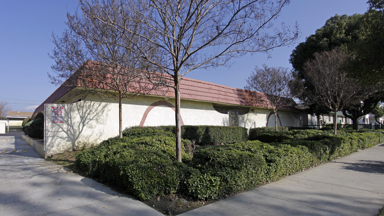 1362 W Stoneridge Ct in Ontario, CA - Building Photo