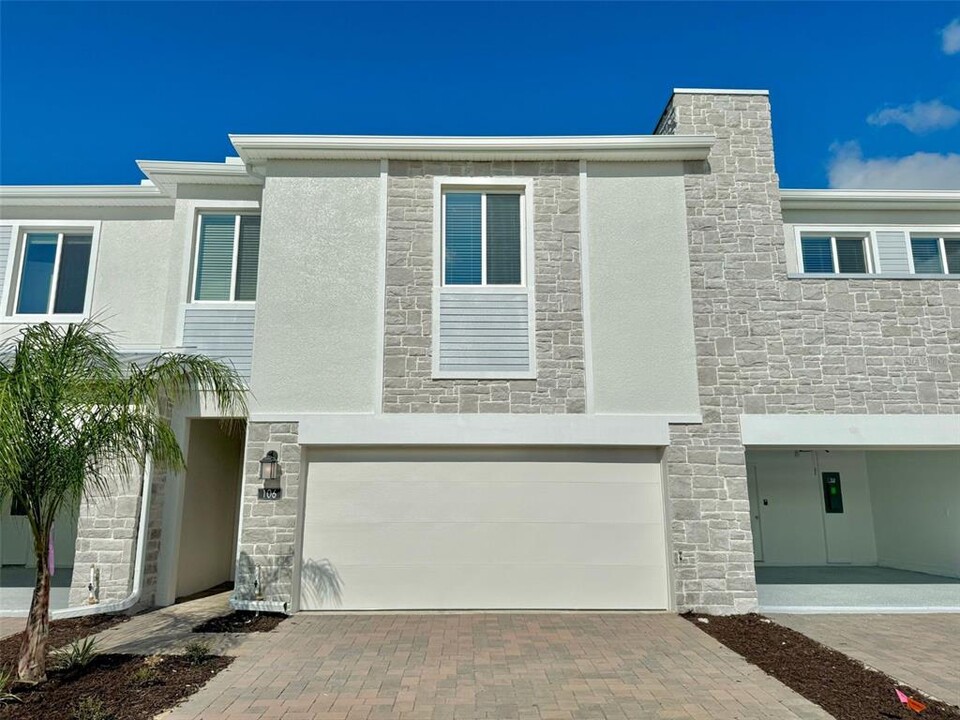 106 Nine Iron Dr in Davenport, FL - Building Photo