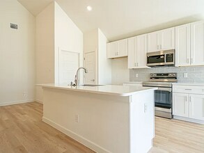 3320 Brazos River Dr in Granbury, TX - Foto de edificio - Building Photo