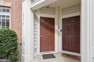 2576 Eastbourne Dr in Woodbridge, VA - Building Photo - Building Photo