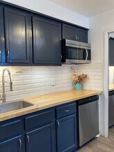 345 W Barrett Ave in Madison Heights, MI - Building Photo - Building Photo