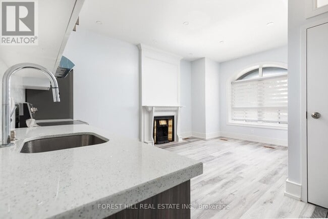 1588 King St W in Toronto, ON - Building Photo - Building Photo