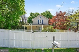 504 W Pothouse Rd in Phoenixville, PA - Building Photo - Building Photo