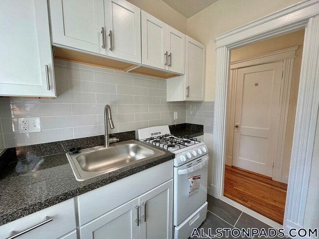 1156 Commonwealth Ave in Boston, MA - Building Photo - Building Photo
