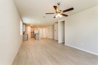 1134 Oak Vly Dr in Auburndale, FL - Foto de edificio - Building Photo