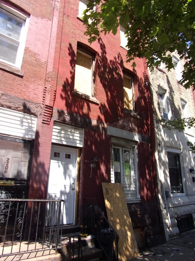 2210 N 17th St in Philadelphia, PA - Building Photo - Building Photo