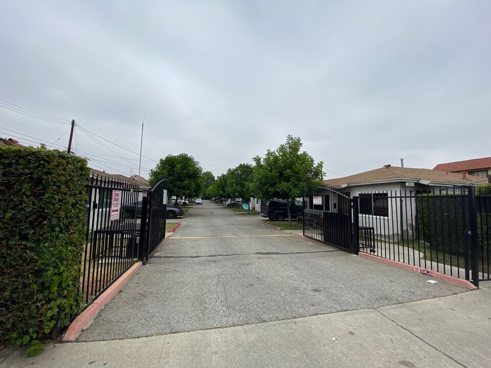 13827 LA in Baldwin Park, CA - Building Photo