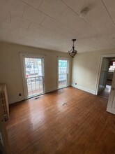 204 Pekin Ave, Unit Apt 2 in East Peoria, IL - Foto de edificio - Building Photo