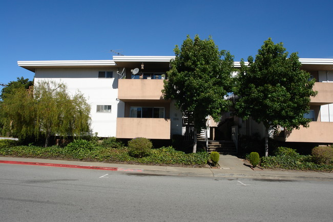 394 Richmond Dr in Millbrae, CA - Building Photo - Building Photo