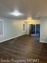 7863 SE Raymond St in Portland, OR - Building Photo - Building Photo