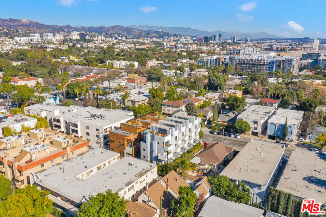 1029 N Vista St in West Hollywood, CA - Building Photo