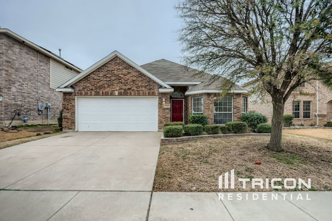 6605 Cascade Canyon Trail in Fort Worth, TX - Building Photo