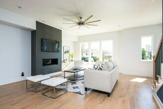 100 Marshall Ct in Nashville, TN - Building Photo - Building Photo