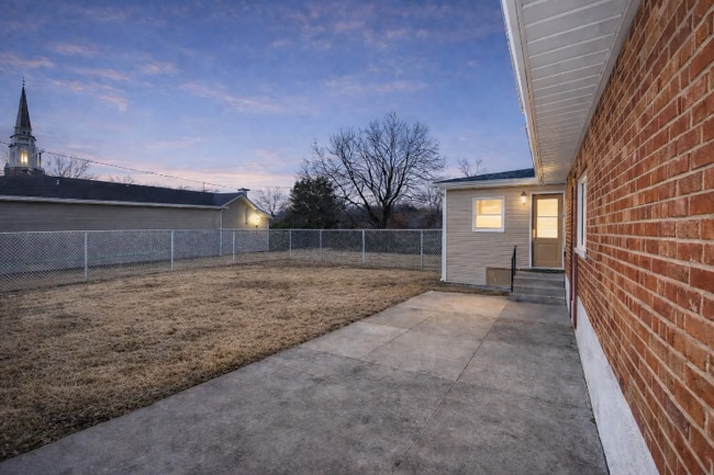 1295 Chambers Rd in St. Louis, MO - Building Photo - Building Photo