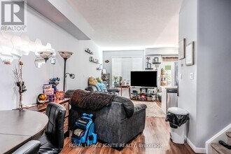 21-21 Diana Ave in Brantford, ON - Building Photo - Building Photo