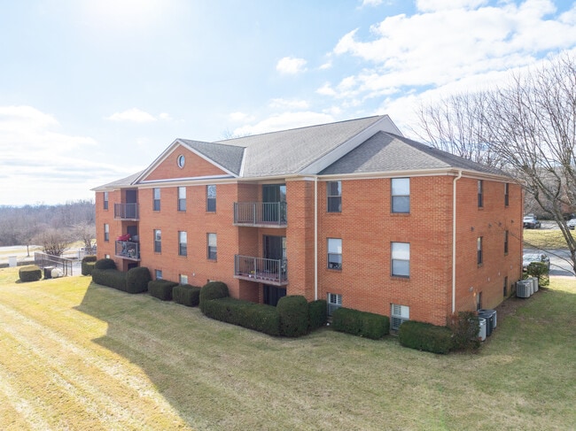 West Chester Place in West Chester, OH - Foto de edificio - Building Photo