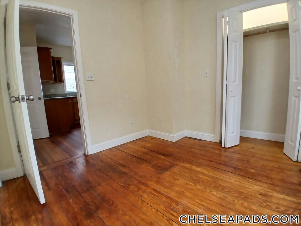 61 Cottage St in Chelsea, MA - Building Photo
