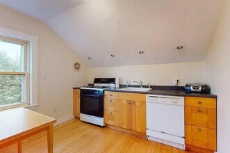 18 Tewksbury St, Unit 2 in Winthrop, MA - Building Photo - Building Photo