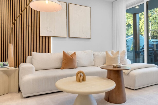 972 Danforth Ave, Unit SI ID1403771P in Toronto, ON - Building Photo - Building Photo