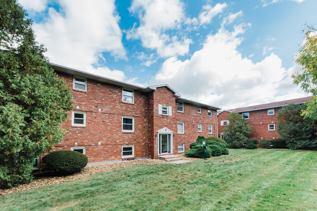 Brookside Apartments in Greensburg, PA - Building Photo